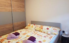 Henrietta Apartmanhaz